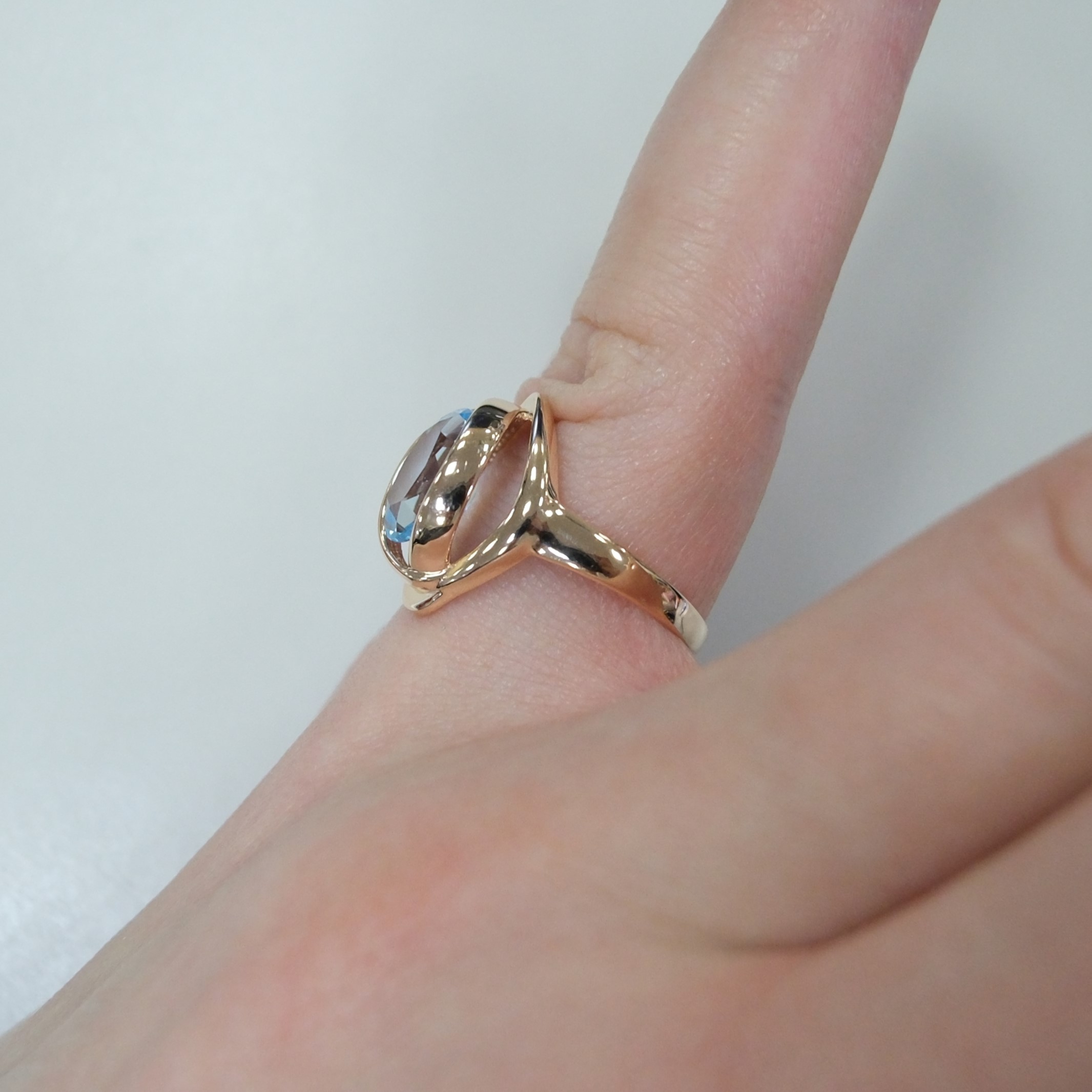 Серебряное кольцо с топазом
